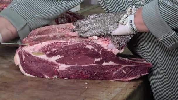 Tagliare un pezzo di bistecca
 - Filmati, video