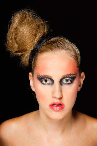 Pretty woman with extravagant makeup - Fotoğraf, Görsel