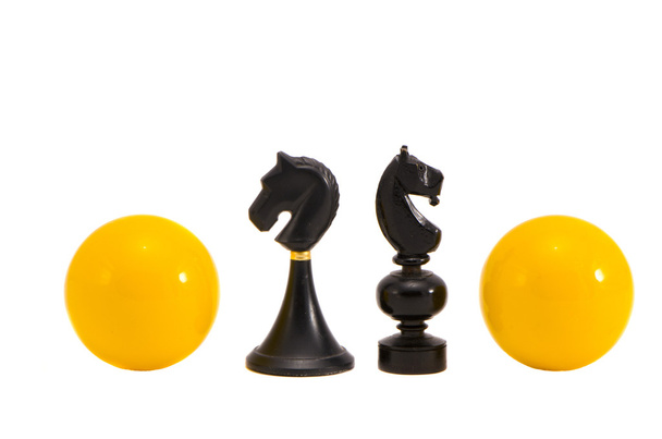 Isolé deux chevaliers noirs et boules jaunes
 - Photo, image