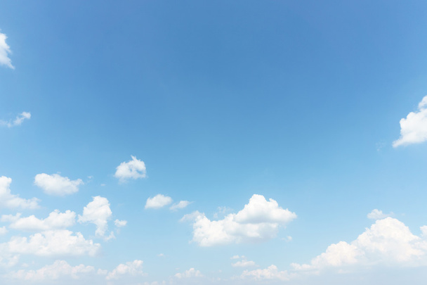 jasné, modré oblohy a bílý oblak - Fotografie, Obrázek