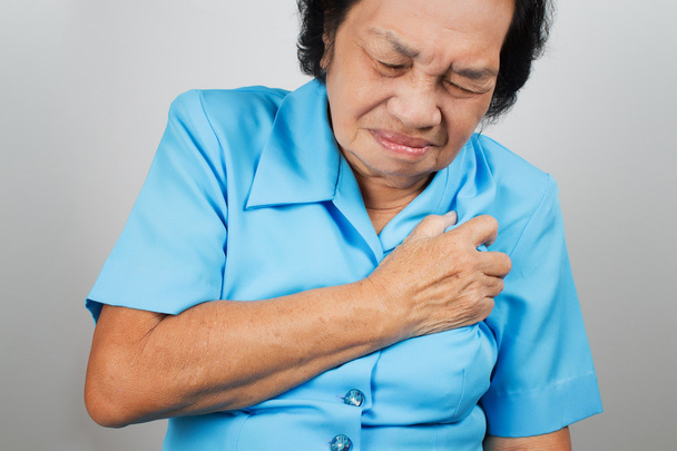 Kalp krizi geçiren kadın kıdemli - Fotoğraf, Görsel