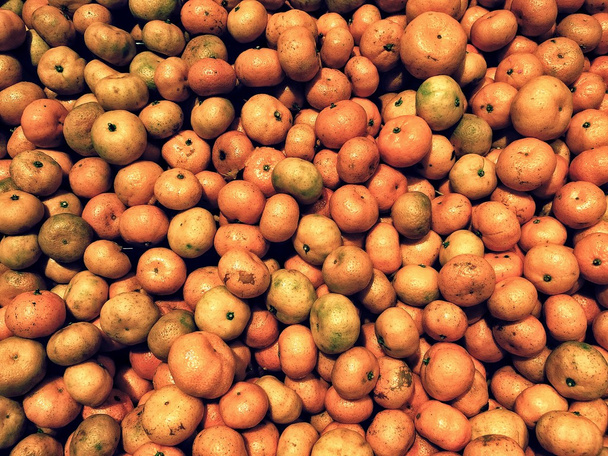 Many oranges at supermarket - Foto, afbeelding