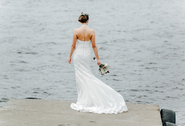 Bride at the lake - Zdjęcie, obraz