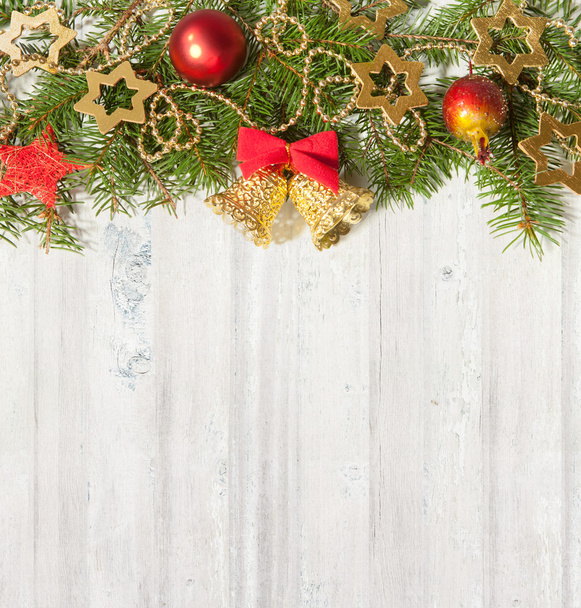 Різдвяна прикраса на старій гранжевій дерев'яній дошці
 - Фото, зображення