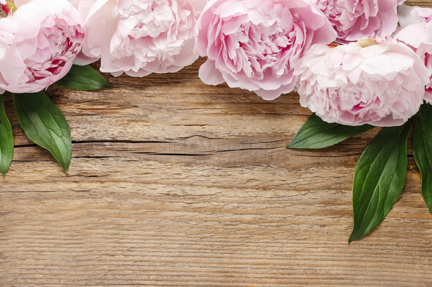 Stunning pink peonies on white rustic wooden background. - Foto, afbeelding