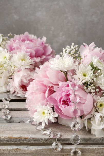 Floral arrangement with pink peonies, white chrysanthemums and g - Φωτογραφία, εικόνα