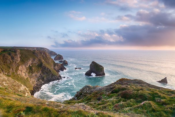 Cornish kayalıklarla - Fotoğraf, Görsel