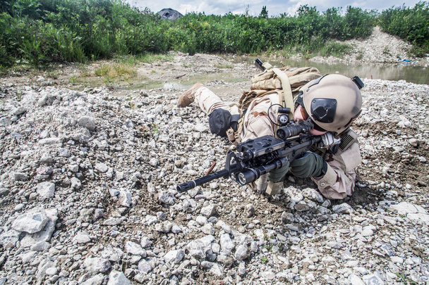 Navy SEAL en acción
 - Foto, imagen