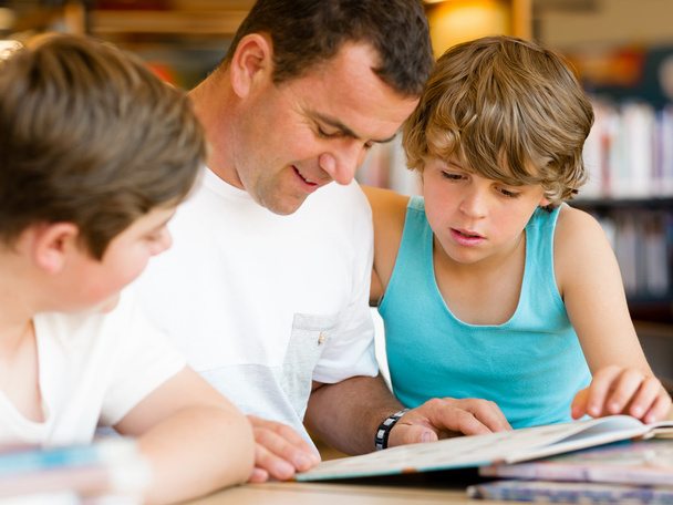 Father with sons in library - Foto, imagen