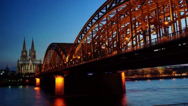 Duitsland Keulen kathedraal en brug, timelapse, zonsondergang, 4k - Video