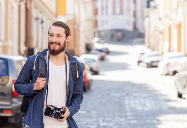Handsome young man is traveling across city - Fotoğraf, Görsel