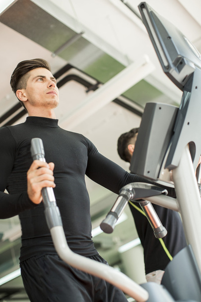 Young man in the gym - 写真・画像