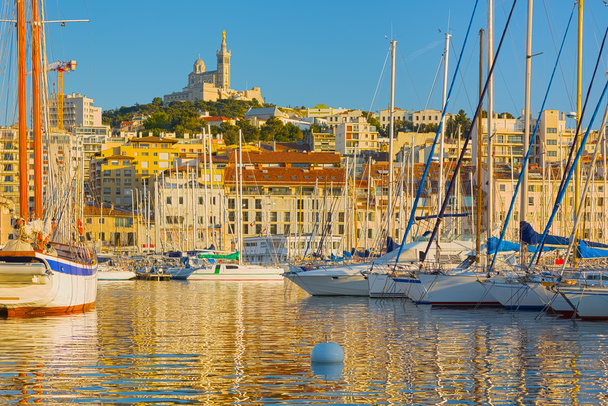 Yachts dans le port de Marseille
 - Photo, image