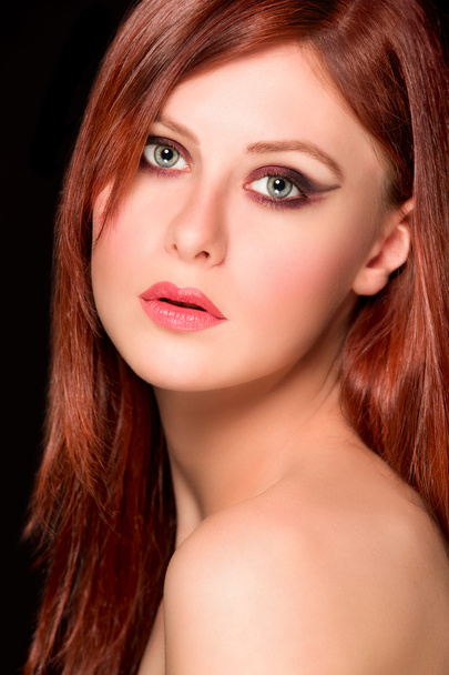 Gyönyörű vörös hajú lány portréja. Retusálni - Fotó, kép