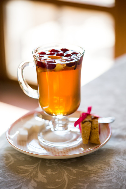 склянка Чашка фруктового чаю з печивом
 - Фото, зображення