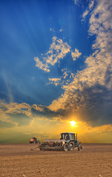 Tractors in the field - Foto, Bild