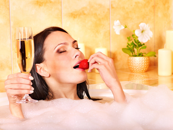 Woman relaxing in bath. - Fotó, kép