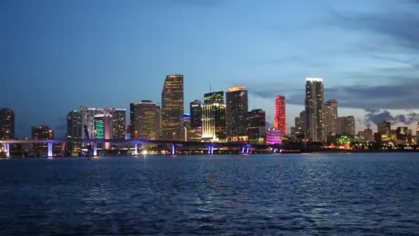 закат в Майами с отражением в океане
 - Кадры, видео