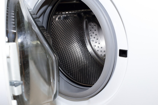 Lavadora blanca para limpieza de ropa doméstica
 - Foto, imagen