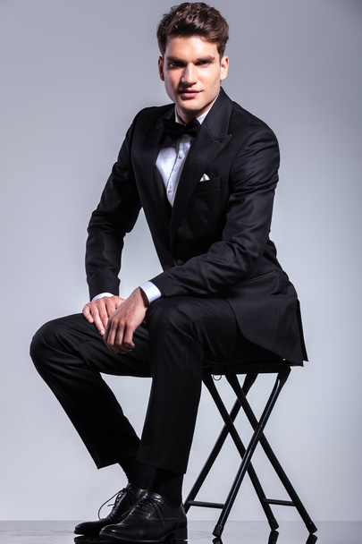 Full body picture of a young business man sitting - Foto, Imagen