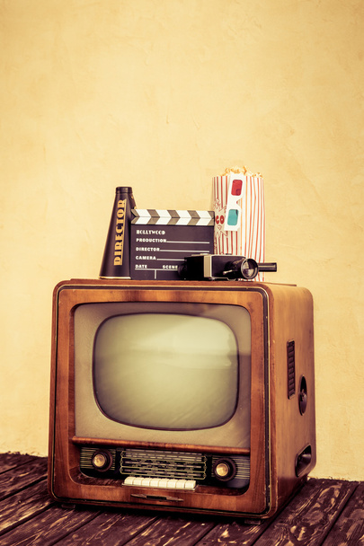 Ρετρό Tv με αντικείμενα του κινηματογράφου - Φωτογραφία, εικόνα