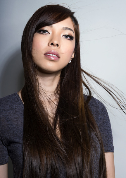 明確な完璧な肌と美しい若いアジア女性の肖像画 - 写真・画像