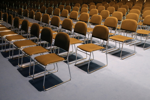 Leere Stühle im Zuschauerraum - Foto, Bild
