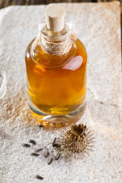 Bottle with burdock oil and dry flower - Foto, immagini