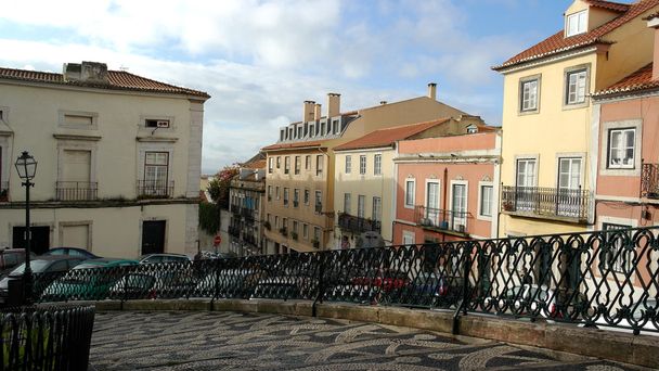 Yksityiskohta vanhasta rakennuksesta, Lissabon, Portugali
 - Valokuva, kuva