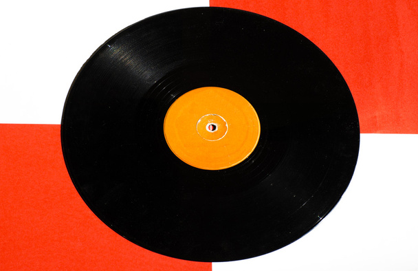 Vinyl-Scheibe auf der Unterseite von zwei Farben mit Platz für Text - Foto, Bild