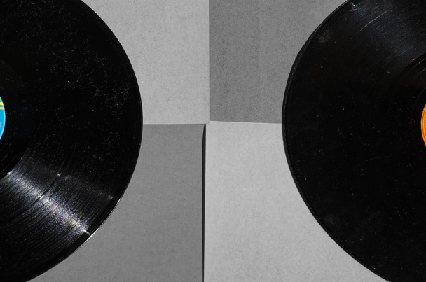 twee vinyl op de bodem in twee kleuren met ruimte - Foto, afbeelding