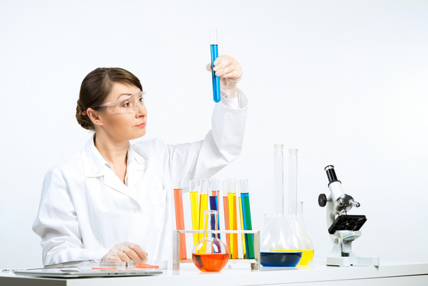 female scientist making tests - Foto, immagini