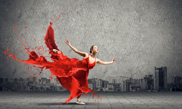 woman dancer in red dress - Foto, afbeelding