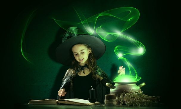 Little Halloween witch - Zdjęcie, obraz
