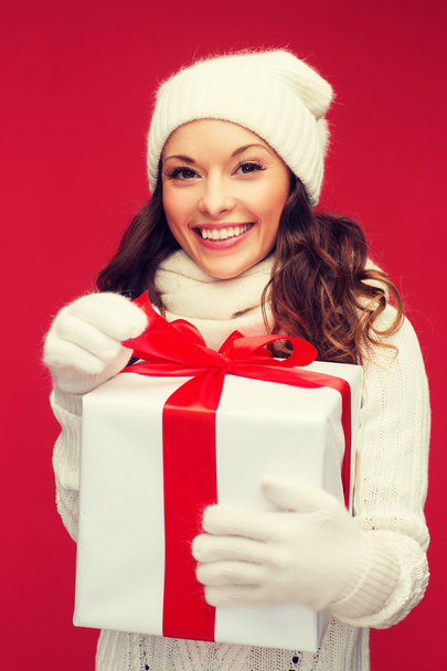smiling woman in white clothes with gift box - Photo, Image