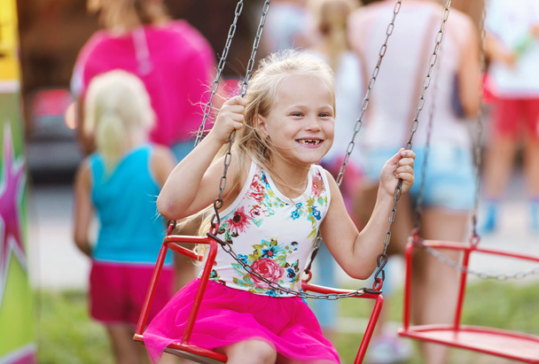 Little girl at fun fair - Foto, Bild