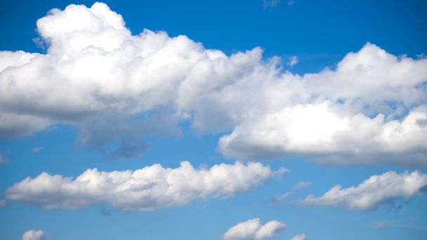фон блакитного неба та білих хмар
 - Фото, зображення