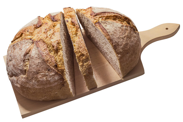 Монастирський хлібний хліб нарізаний на дерев'яній обробній дошці ізольовані на білому тлі
 - Фото, зображення
