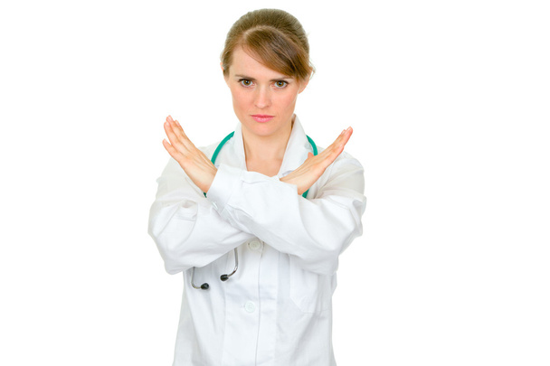 深刻な女性医師交差腕を持つ。禁止されているジェスチャ. - 写真・画像