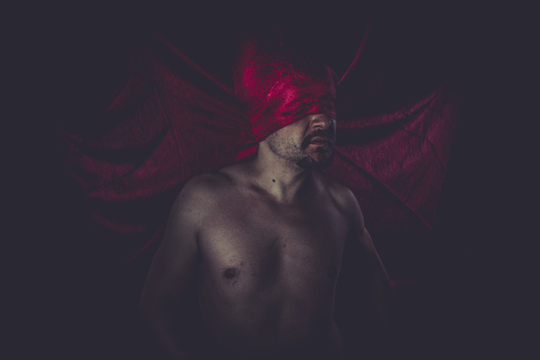 Naked man with red cloth over his eyes - Fotografie, Obrázek