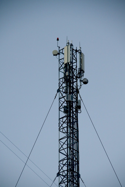 Korkea frecuency lähetin antenni torni
 - Valokuva, kuva