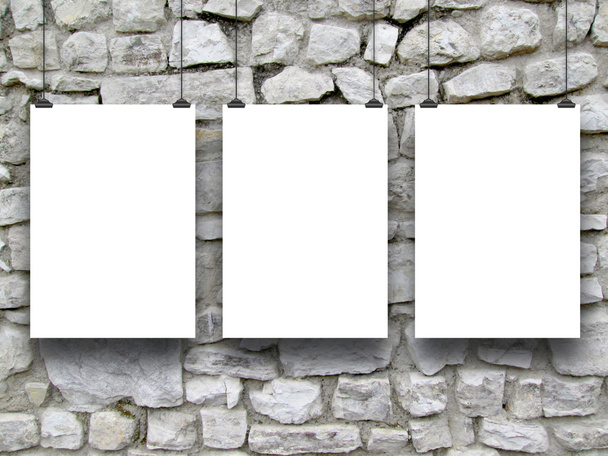 Τρία κάθετα πλαίσια με κλιπ στο αρχαίο τείχος - Φωτογραφία, εικόνα