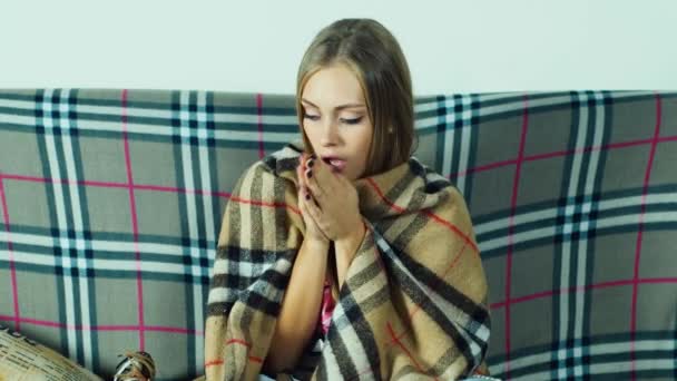 Attractive woman are wrapped in a blanket - its cold - Materiaali, video