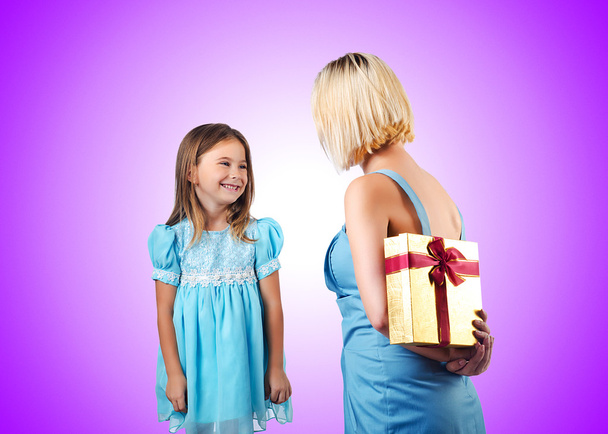 Happy mom and daughter with gift - Φωτογραφία, εικόνα