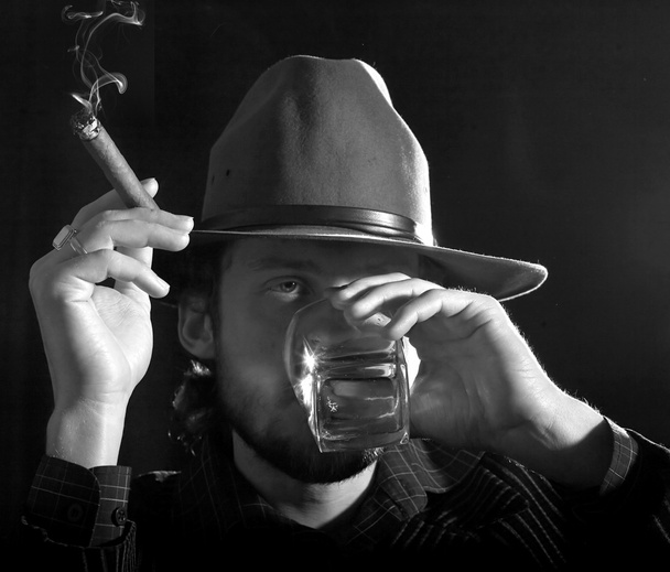 Bearded man with cigar - Фото, зображення