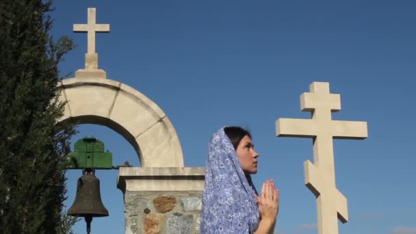 Náboženské žena se modlí - Záběry, video