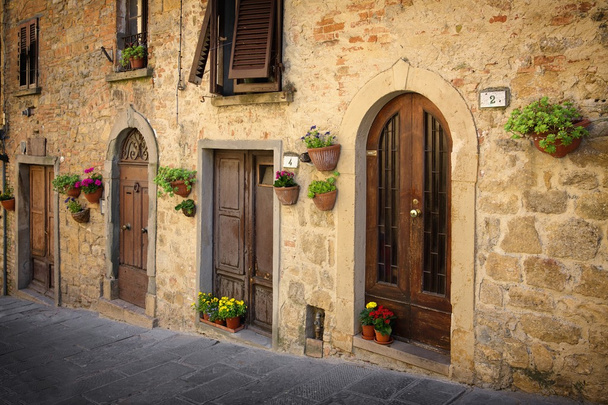 Calle típica en Toscana, Italia
 - Foto, Imagen