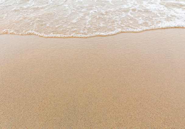 Welle des Meeres am Sandstrand - Foto, Bild