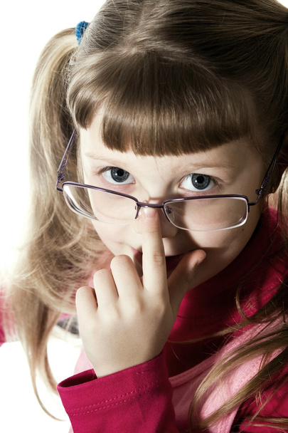 Petite fille en lunettes
 - Photo, image