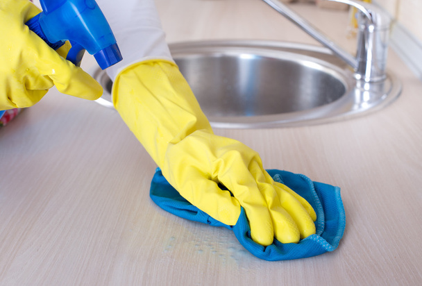 Küchenarbeitsplatte reinigen - Foto, Bild